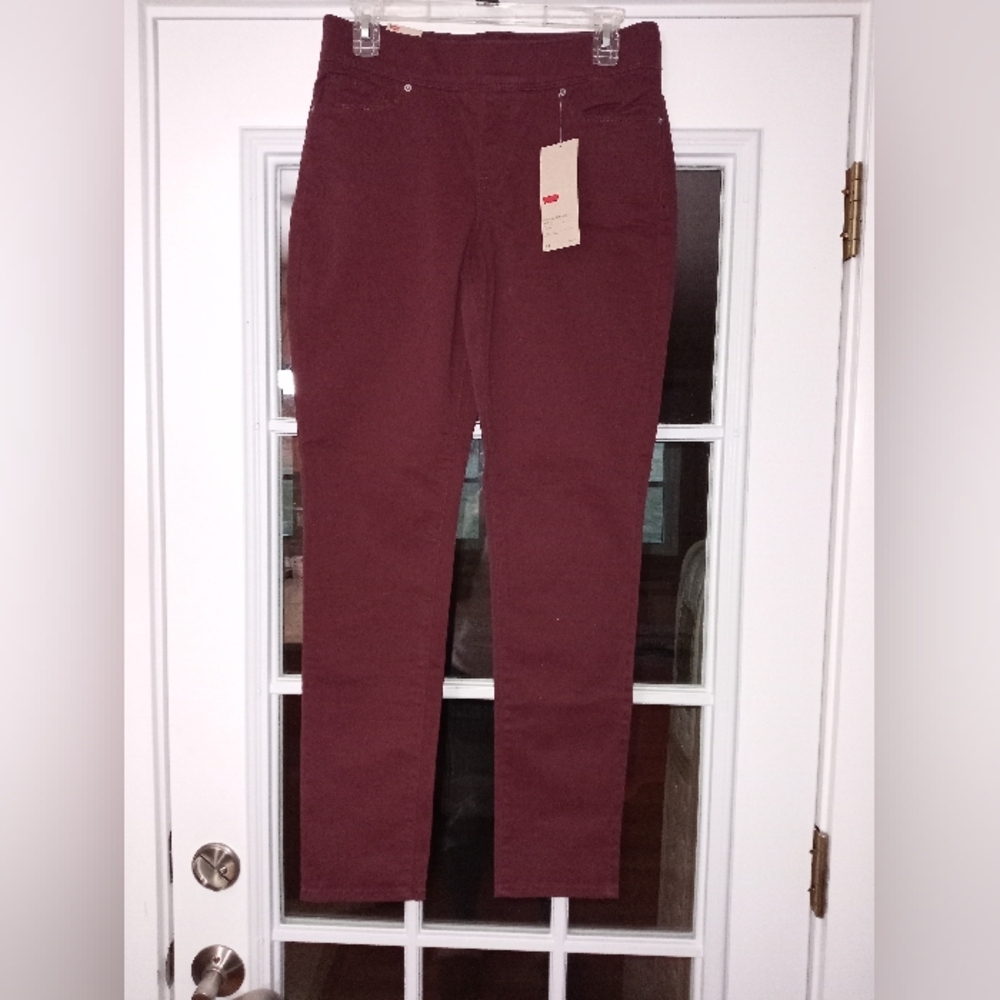 Levi perfectly slimming full-on Jean NWT